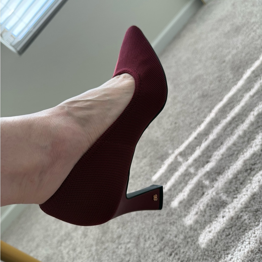 NWT Burgundy SerenTouch Pointed Toe Heeled Pump - Picture 9 of 10